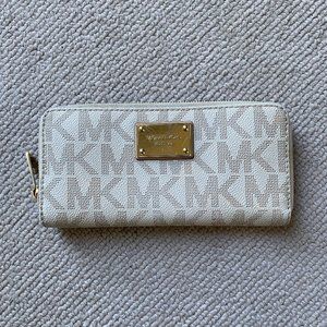 Michael Kors MK Leather Wallet